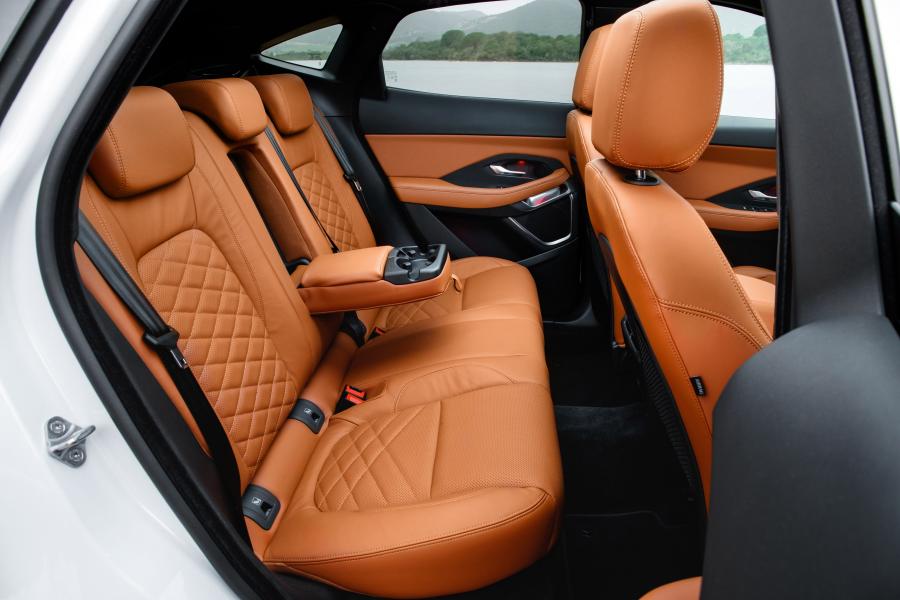 Интерьер Jaguar E-Pace D240 AWD 2017 года  (WW) (фото 34 из 40)